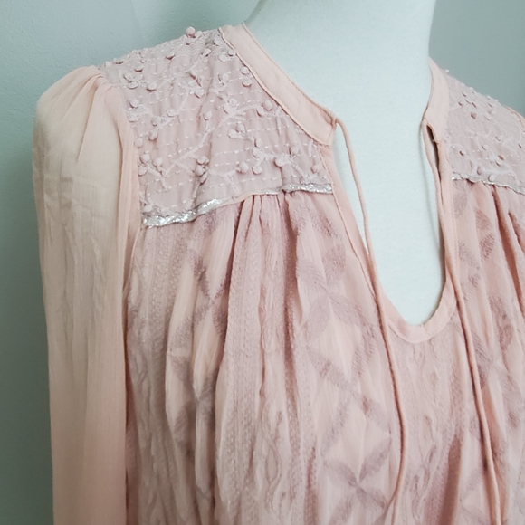 💥3/$25💥 Anthropologie Tiny Overlay Peasant Top - Picture 5 of 11